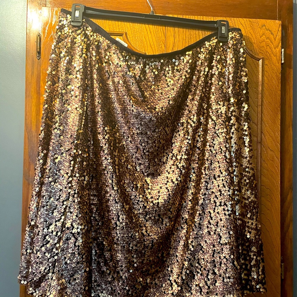 Sequence evening fun skirt.